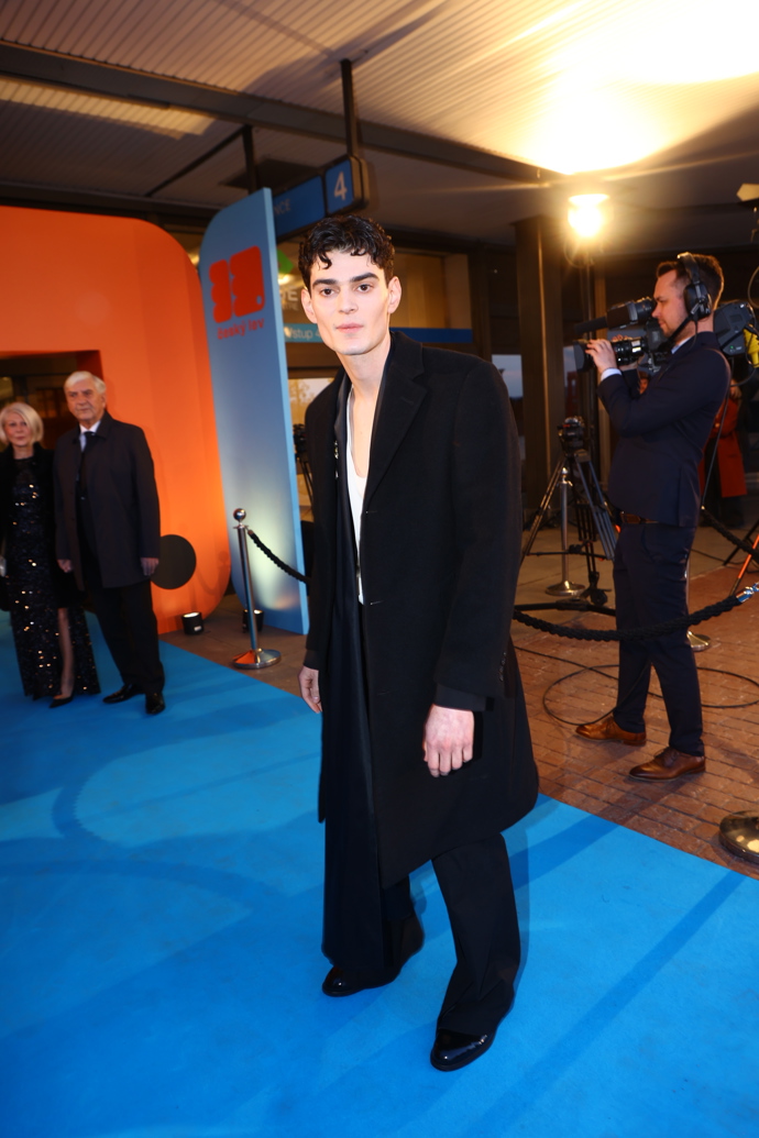 FOTO: Josef Trojan při příchodu na předávání ocenění Český lev. – stránka 7