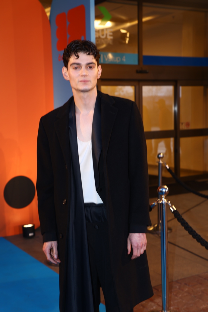 FOTO: Josef Trojan při příchodu na předávání ocenění Český lev. – stránka 5