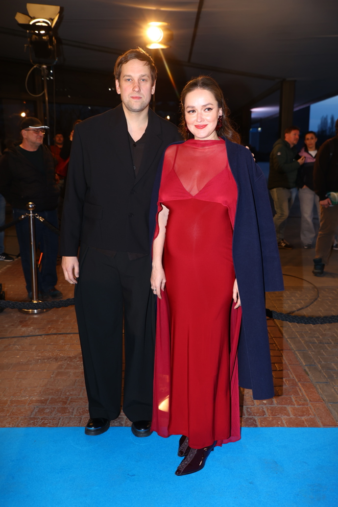 FOTO: V Kongresovém centru, kde se předávají sošky Českého lva, se to hemží hosty. – stránka 410