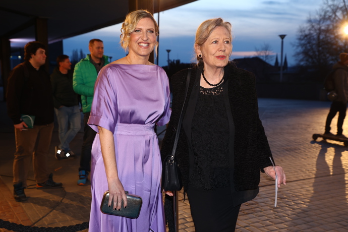 FOTO: Hana Třeštíková s maminkou Helenou. – stránka 6