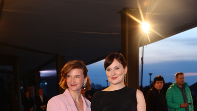 FOTO: Modrý koberec na Českém lvu se plní hosty.