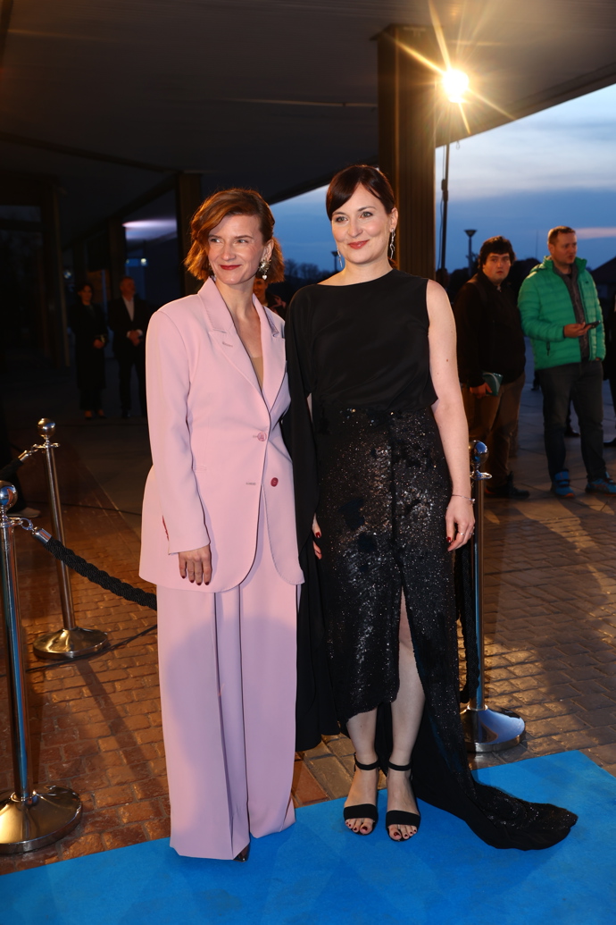 FOTO: Modrý koberec na Českém lvu se plní hosty. – stránka 438