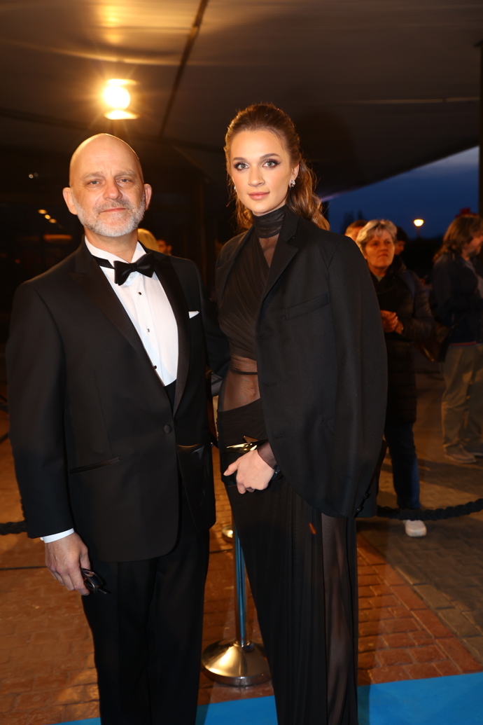 FOTO: Hynek Čermák dorazil na Českého lva po boku krásné slečny. – stránka 10