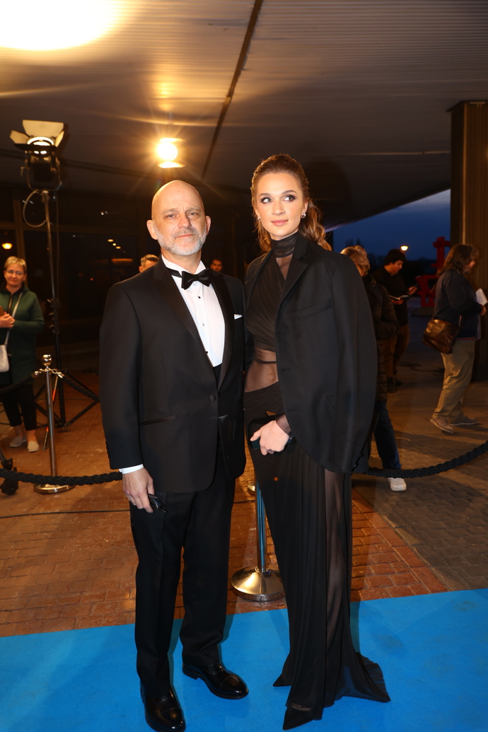 FOTO: Hynek Čermák dorazil na Českého lva po boku krásné slečny. – stránka 9