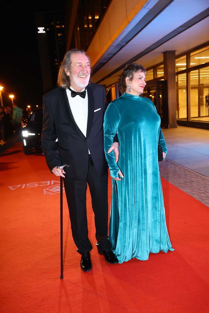 FOTO: Bolek Polívka po boku manželky Marcely. – stránka 11