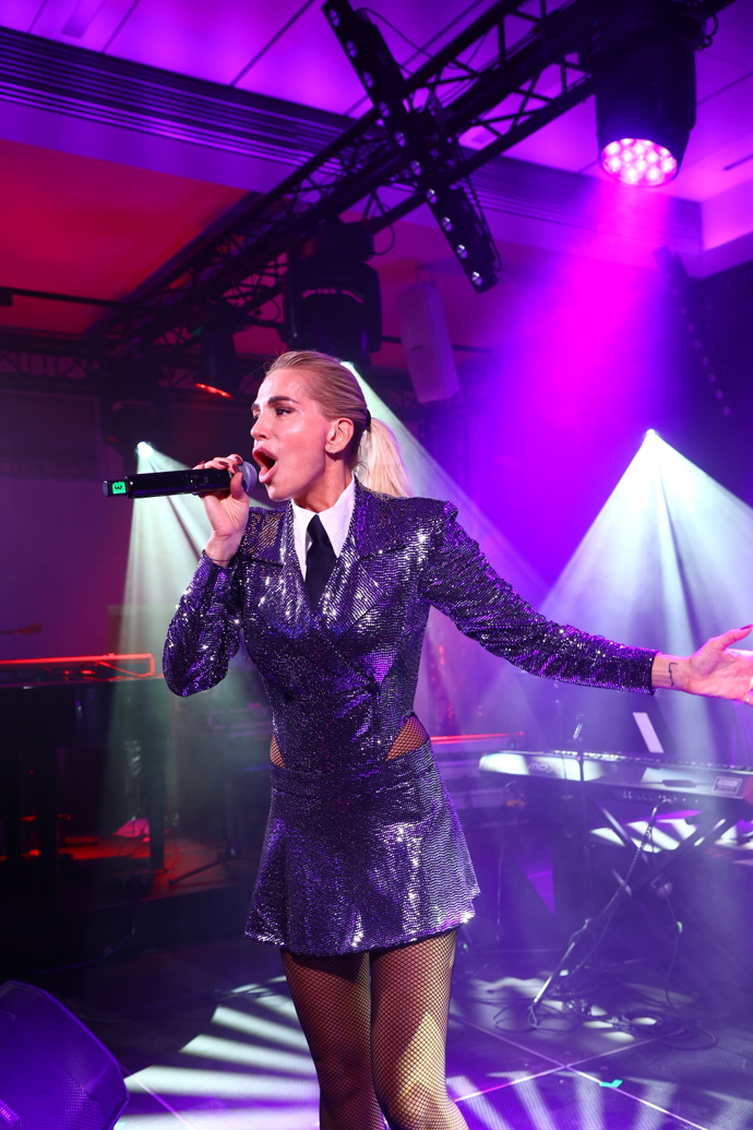 FOTO: Dara Rolins to umí rozjet. – stránka 3