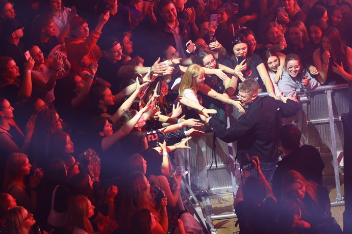 FOTO: Adam Mišík byl na roztrhání. – stránka 1