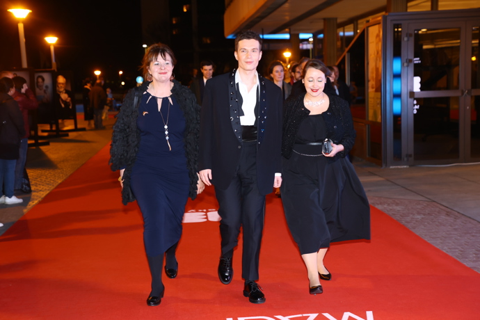 FOTO: Daniel Krejčík dorazil na Českého lva po boku žen. – stránka 17