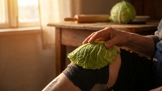 Zapomenutý trik našich babiček na bolavá kolena: Stačí jeden naklepaný zelný list a po padesátce se ráno probudíte bez bolesti a otoků
