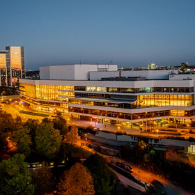 Večerní pohled na Kongresové centrum