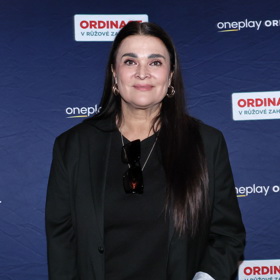 Mahulena Bočanová se svými 178 centimetry patří mezi naše nejvyšší herečky. Umí se ale oblékat tak, že výška je její předností