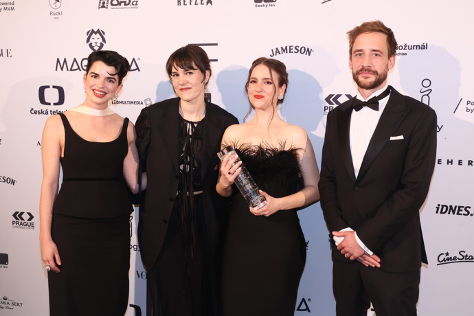 FOTO: Antonie Formanová předávala cenu Magnesia za nejlepší studentský film. – stránka 16