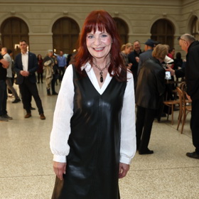 Ljuba Krbová nedávno zvolila outfit, který boří zažité vnímání o černobílé klasice.