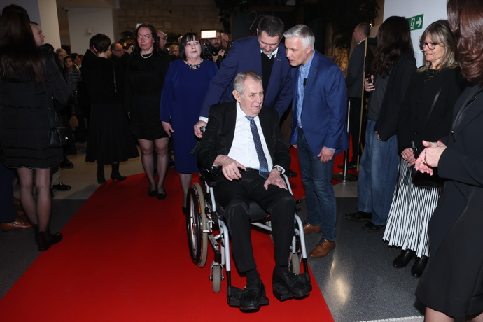 FOTO: Miloš Zeman na slavnostní premiéře filmu Livia. – stránka 7