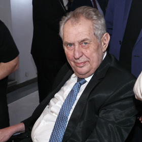 Miloš Zeman svou angličtinou pobavil Evropský parlament už v roce 2014.