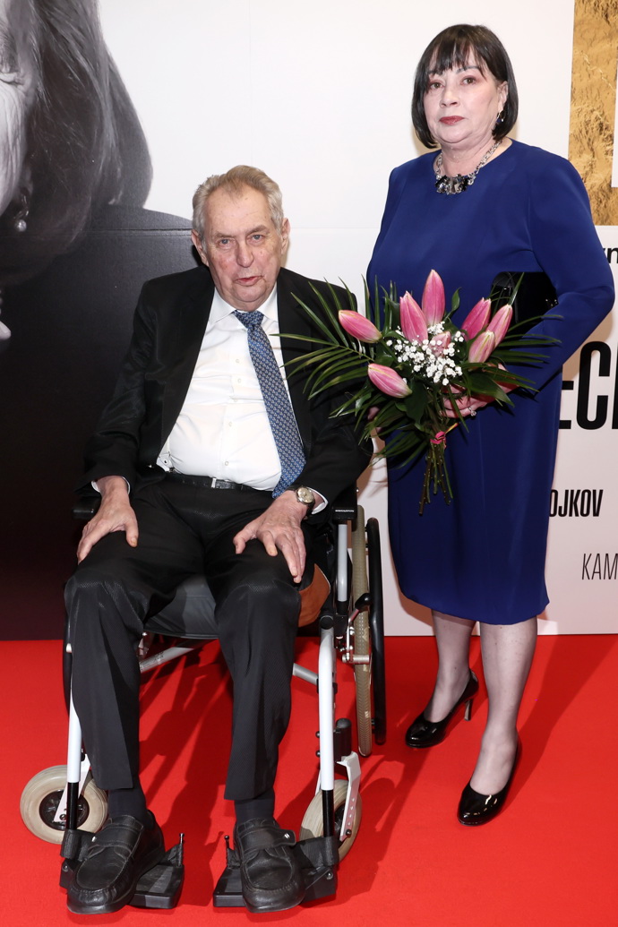 FOTO: Miloš Zeman a Ivana Zemanová na slavnostní premiéře filmu Livia. – stránka 5