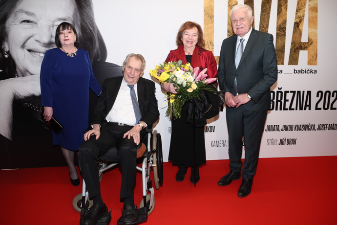 FOTO: Miloš Zeman se ženou a Václav Klaus se svou ženou. – stránka 8