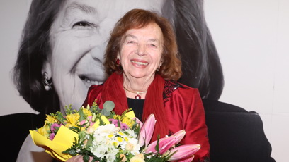 FOTO: Livia Klausová dostala plno květin.