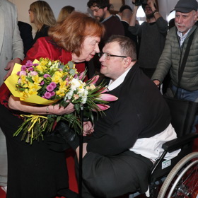 Jindřich Forejt donesl bývalé první dámě kytici.