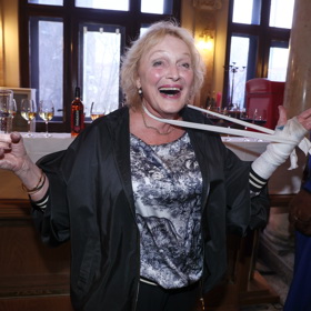 Od dětství ovládá proutkaření.