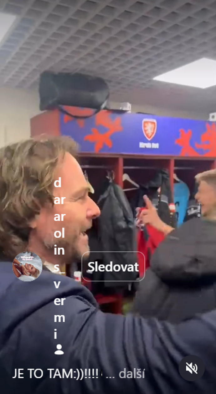 FOTO: Pavel Nedvěd v šatně českého nároďáku. – stránka 4