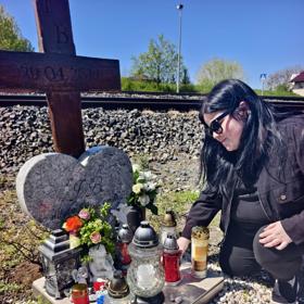 Iveta Bartošová skočila pod vlak.