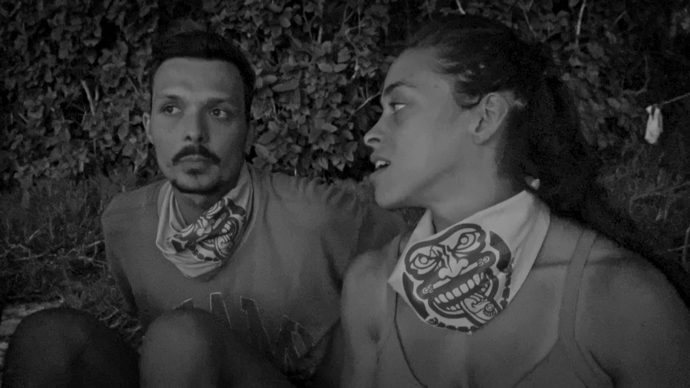 FOTO: Sára se snaží ze hry vyšachovat Traba. – stránka 3