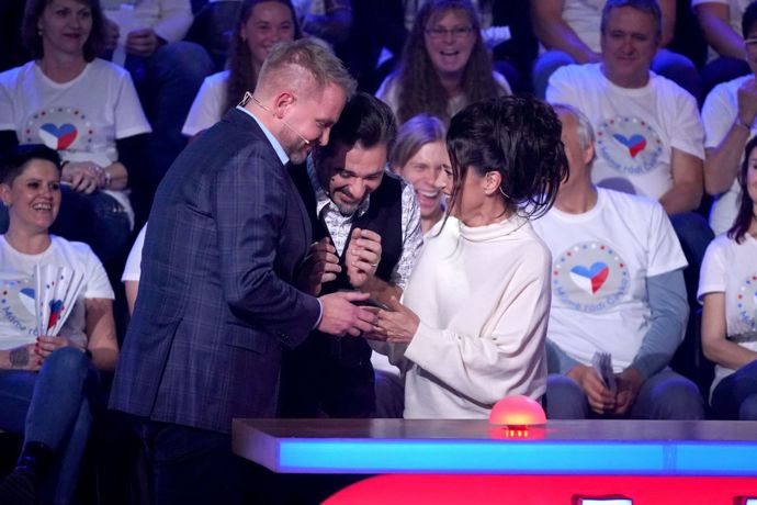 FOTO: Lucie Bílá se postarala o velmi vtipnou situaci, Vojta Kotek se nezmohl na slovo. – stránka 3