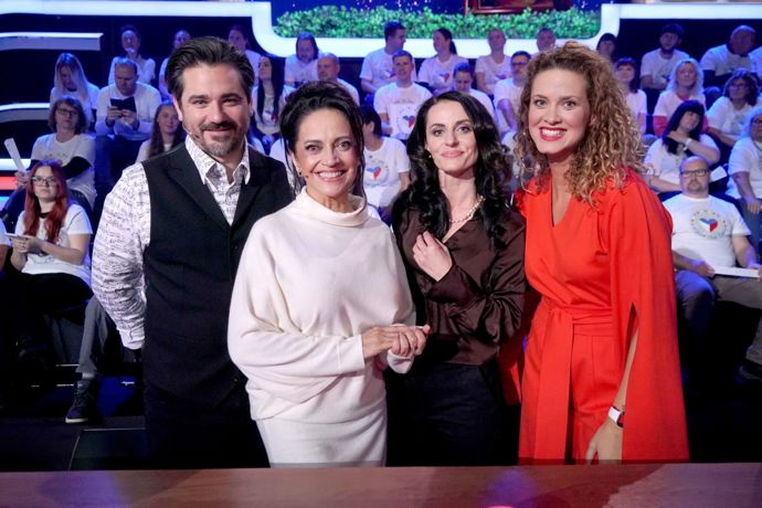 FOTO: Vojta Kotek a jeho hvězdný dámský tým. – stránka 2