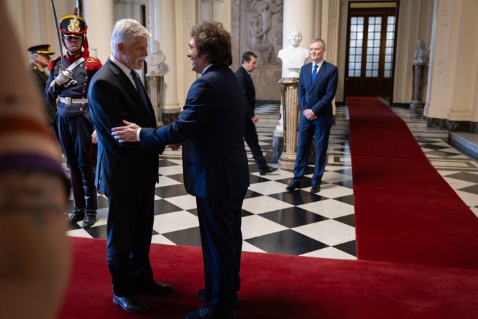 FOTO: Prezident Petr Pavel s argentinským protějškem Javierem Milei. – stránka 52