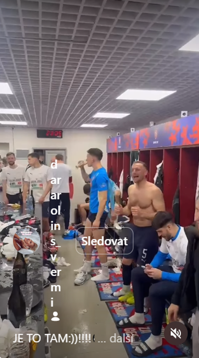 FOTO: Fotbalisté tančili na píseň Dary Rolins. – stránka 2