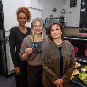 Nenechala si ujít křest prvního alba Báry Kodetové, které je plné šansonů. 