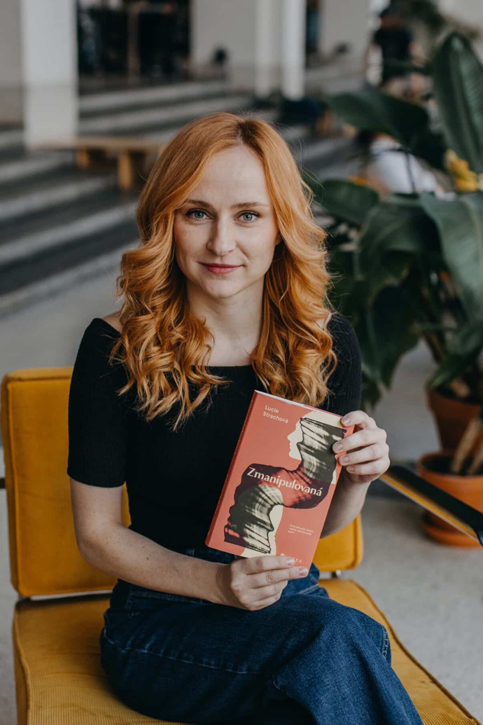 FOTO: Lucie Strachová napsala o svém působení v kutnohorské sektě knihu. – stránka 2