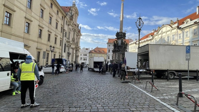 FOTO: Natáčení nového thrilleru Martina Scorseseho proměnilo historické centrum Prahy k nepoznání. – stránka 9