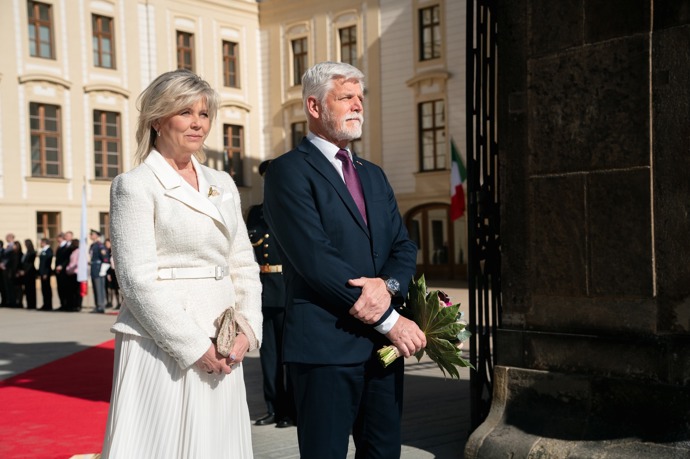 FOTO: Prezident Petr Pavel s první dámou Evou Pavlovou vypadali skvěle. – stránka 12