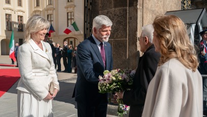 FOTO: Prezident Petr Pavel s první dámou přivítali na Hradě italského prezidenta Sergio Mattarella a jeho dceru Lauru.