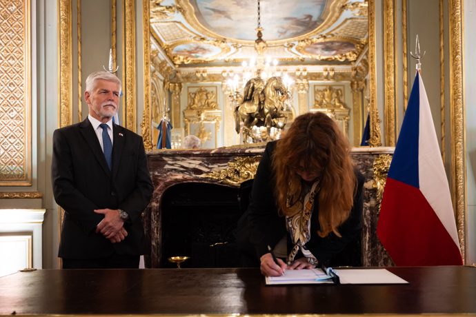FOTO: Petr Pavel s manželkou odcestoval na oficiální návštěvu Argentiny. – stránka 7