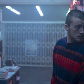 snímek z 1. řady seriálu Euforie, Eric Dane