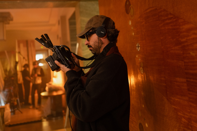 FOTO: Režisér snímku Rodrigo Zuñiga během práce.