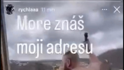 FOTO: Leo Beránek tancoval zcela nahý s předmětem, který připomíná vibrátor.