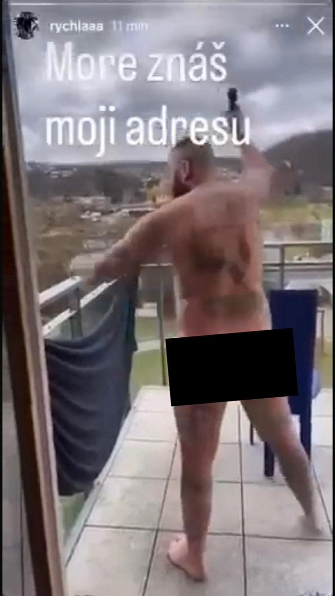 FOTO: Leo Beránek tancoval zcela nahý s předmětem, který připomíná vibrátor. – stránka 24