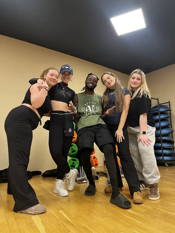 FOTO: Nikola Pařízková se věnuje tanci. – stránka 1