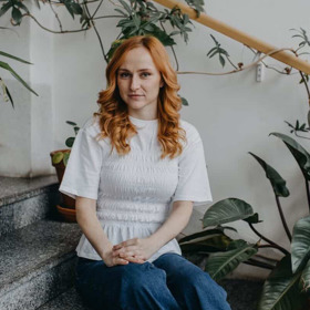 Lucie Strachová o svém působení v sektě napsala knihu a otevřeně o svých zkušenostech mluvila také na sociálních sítích.