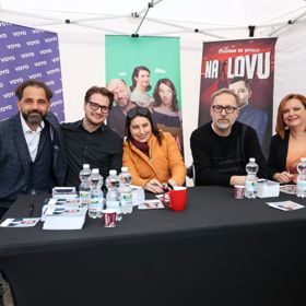 Autogramiády lovců bývají plné fanoušků. 