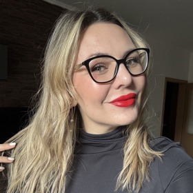 Takové uvolněnější vlnobití je s žehličkou Dyson také otázka pár minutek. Návod najdete v článku. 