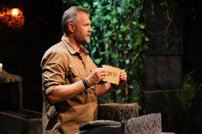 FOTO: Moderátor Ondřej Novotný přečítal hlasy na kmenové radě. – stránka 4