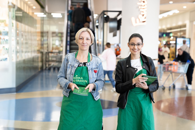 Jarní Sbírka potravin v Tesco přinesla 83 tun potravin potřebným