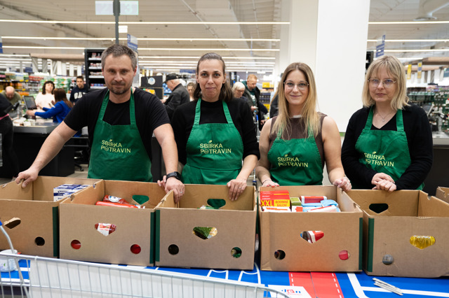 Jarní Sbírka potravin v Tesco přinesla 83 tun potravin potřebným