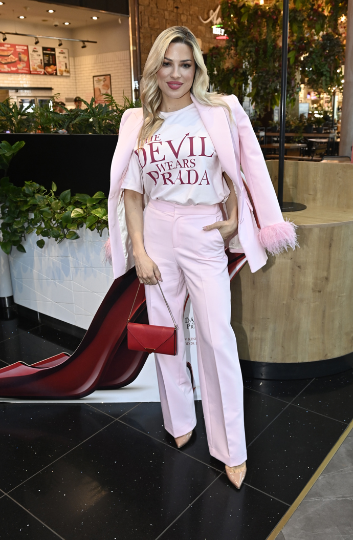 FOTO: Růžová Eva Perkausová na premiéře Ďábel nosí Pradu 2. – stránka 48