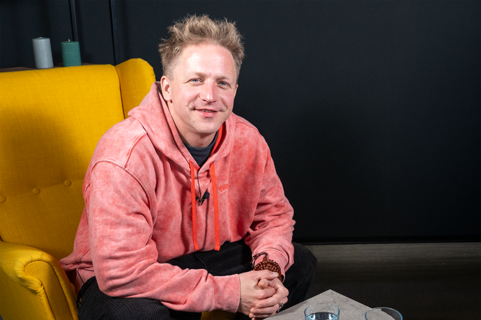 FOTO: Extra host Tomáš Klus foto 02 – stránka 26